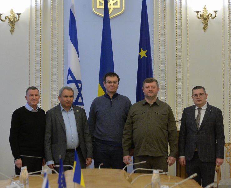 Перший заступник Голови Верховної Ради України Олександр Корнієнко зустрівся з делегацією Кнесету Ізраїлю.
«Від російської агресії страждають люди, міста, об’єкти критичної інфраструктури та культури. Не залишилося жодної сфери, яку б війна рф проти України не зачепила», — наголосив під час робочої зустрічі з делегацією Кнесету Ізраїлю Перший заступник Голови Верховної Ради України Олександр Корнієнко. 
У зустрічі також взяли участь Голова Комітету з питань фінансів, податкової та митної політики Данило Гетманцев та Голова Комітету з питань зовнішньої політики та міжпарламентського співробітництва Олександр Мережко.
